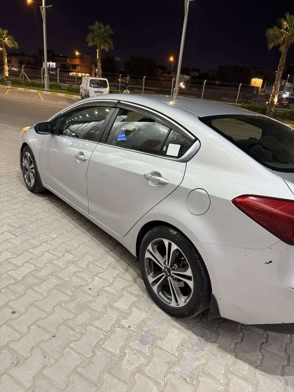 سيراتو 2016
158.000
فول مواصفات اشاير مري 
بنوراما قطعتين تبريد 
كير محرك مكفول 
بدون بارد وصبغ وتبديل
بغداد -حي الخضراء 
130$
***********
