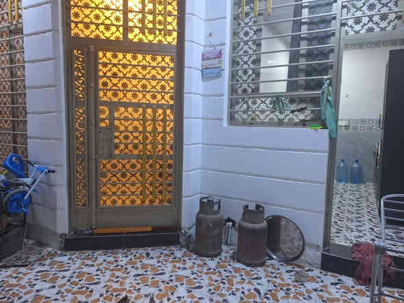 السلام عليكم بيت للايجار زراعي ١٠٠متره حي الاسره شارع ام الحسن يتكون من غرفه واستقبال ومطبخ وصاله وصحيات  *********** اجاره ٢٥٠ الف
