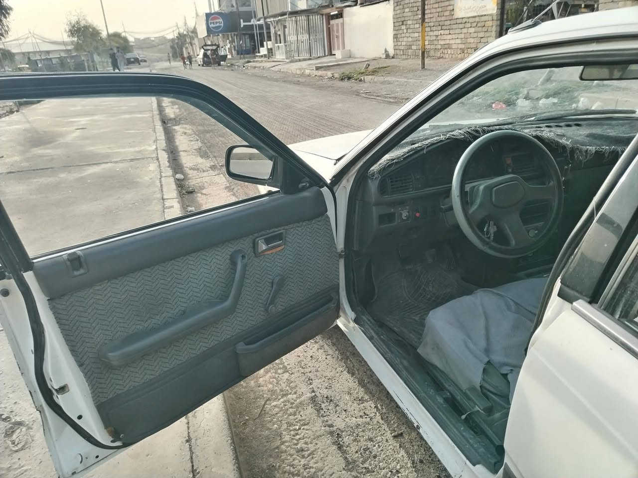 مازدا ٦٢٦موديل ٨٩ سيارة نضيفة محرك شرط كير شرط رقم ألماني باتري قبل ثلث ايام خليتو تايرات جدد مع السبير قبل شهر خليتهن رقم الموبايل *********** السعر ٤٢ وبيها مجال بسيط
