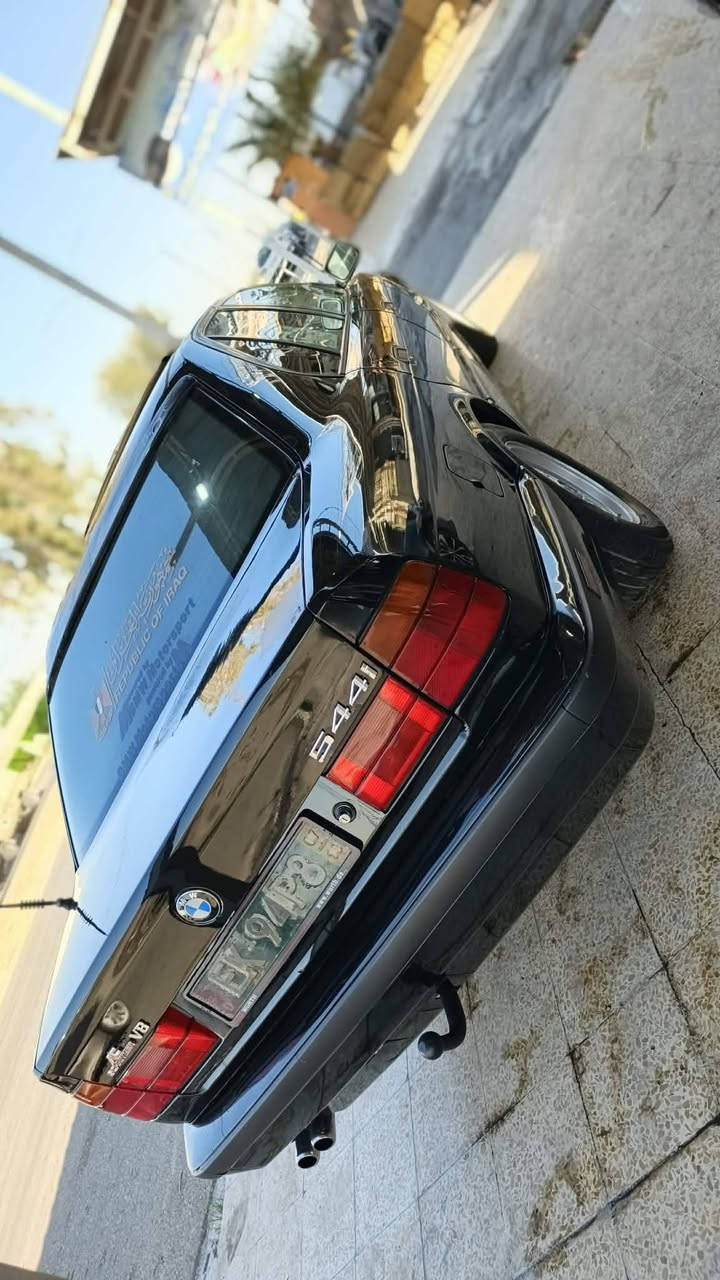 سلام عليكم بي ام دبليو 530 8v اصل ابلادي مصبوغة جميلة شرط تحويل نضافه السياره 90%100  السياره برغي تجاري مابيها الاستفسار على هاذا الرقم ***********
