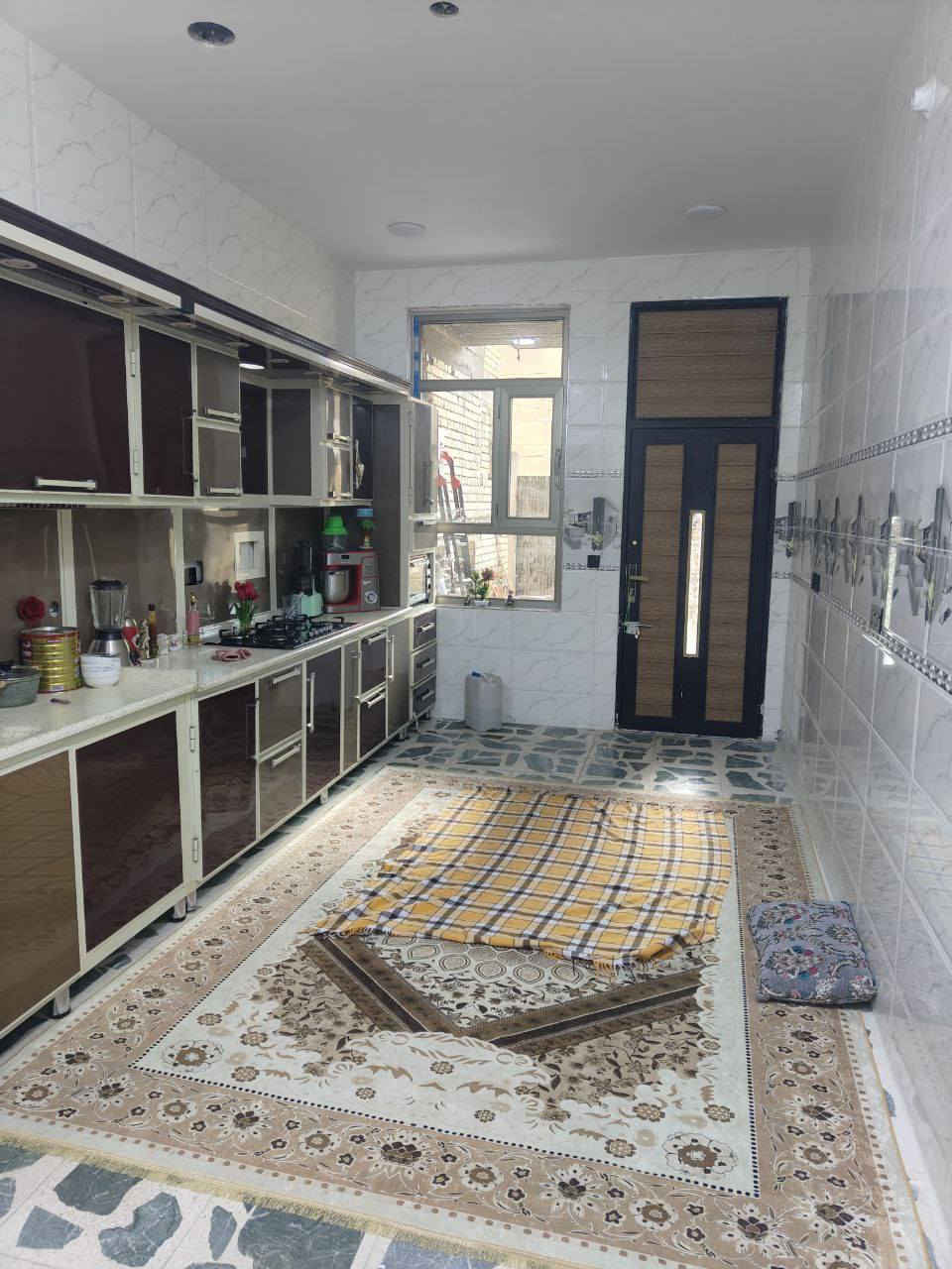 سلام عليكم  دار للبيع المساحه 187العنوان الاورفلي قرب جامع المصطفى سند بأسمي سنه البناء 2025 هس نازل بي اقل الشهر من كمل 
البيت فول الفول طابقين كهرباء بوري الارضيه كاشي مرمر 
السطح كامل ستايكر اي استفسار الخاص ***********
