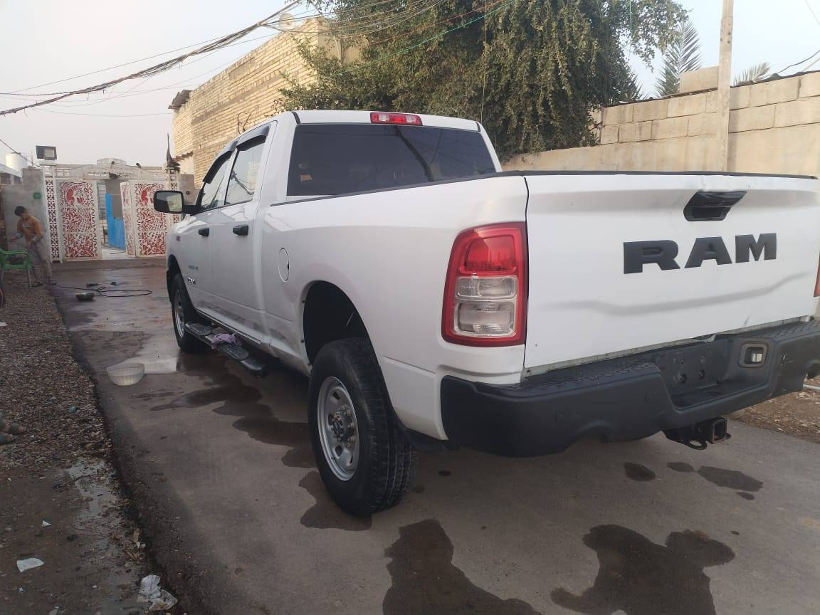 السلام عليكم 
رام موديل ٢٠٢٢ ---٢٥٠٠
السياره جاهزه بدون رقم حادثهة بس البنيد امبدل ابلادي 
بيع او مراوس حسب القناعة 
بالنسبه لليحب يتواصل يتواصل وي صاحب الرقم المخلي لان اني ما ارد العنوان العماره الرقم الاتصال ***********
