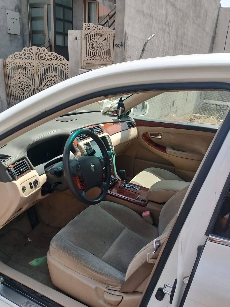 TOYOTA CROWN شاینە 
GRS180 گێڕ و مەکینە بچوک
2004
دوو دووگمە
تەقەو ڕەقە بە شەرت
برێک و شتی هەمووی بەسراوە
تەبرید و ساردوو گەرم بە شەرت
***********  *********** سعری46$ مەجالێکی برایانە
