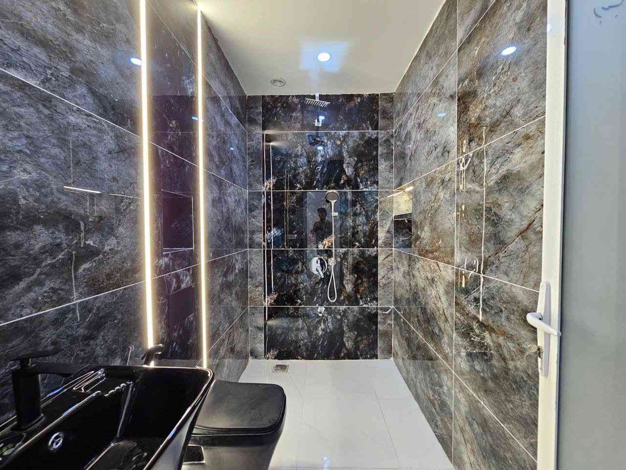 بیت جدید للبیع في مجمع هیوا سیتي زون G 

▫️١٨٤ متر
▫️رکن
▫️اتجاه شروق + قبلە 
▫️مقبل سیاج 
▫️قریب بوابە 
▫️واجهە سمارت
▫️٥ نوم 
▫️٣ حمام 
▫️زیرو 
▫️ضمان لمدة ١ سنة
للاستفسار 
*********** WhatsApp
