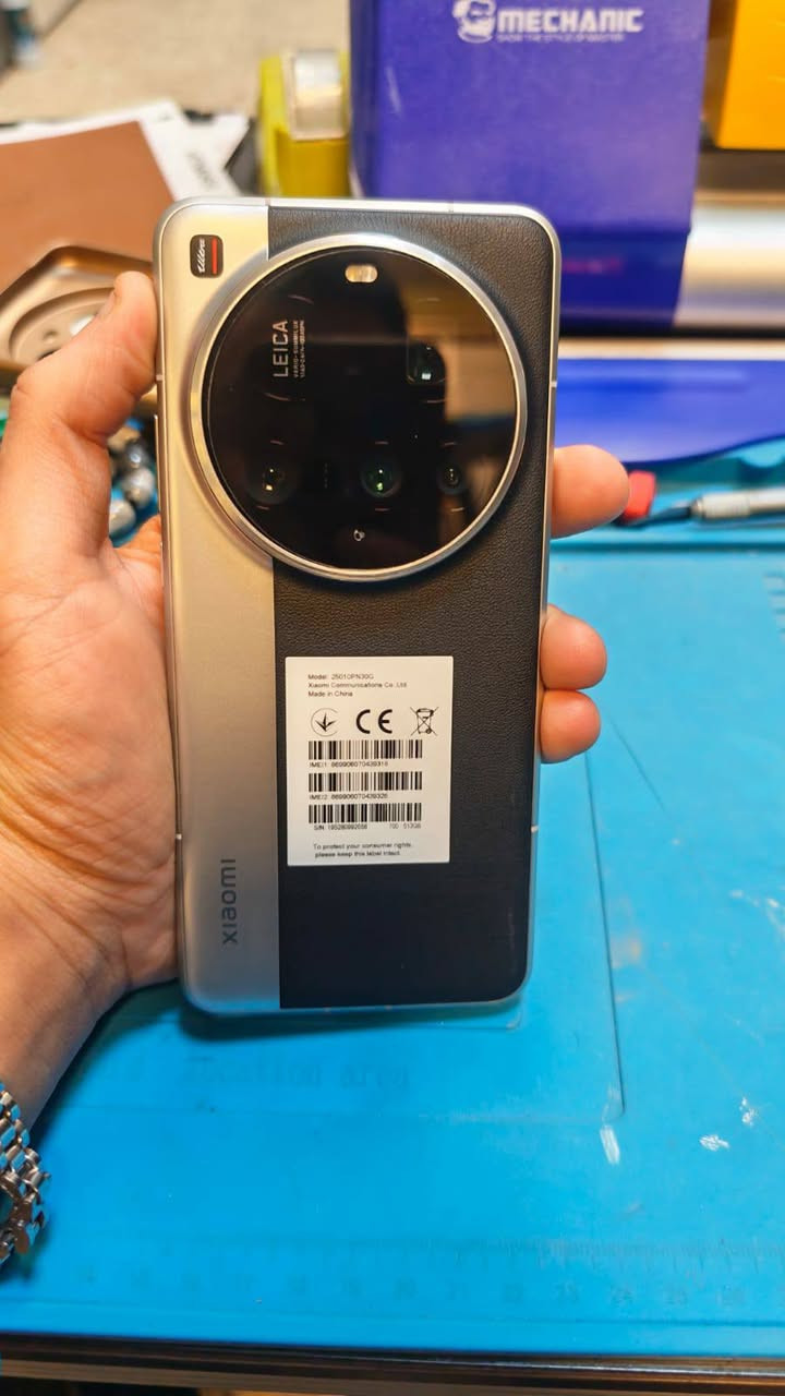 السلام عليكم  ..  شاومي  15 الترا نسخة صينية نظافة مية بالمية مع كافة ملحقاته للبيع( *********** )
