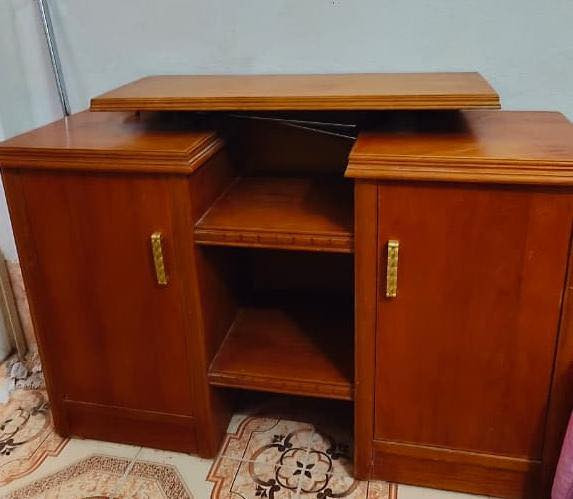 للبيع غرفة اخشاب صاج عراقي
مابيها ضرر
(٥) قطع

للتواصل
***********
