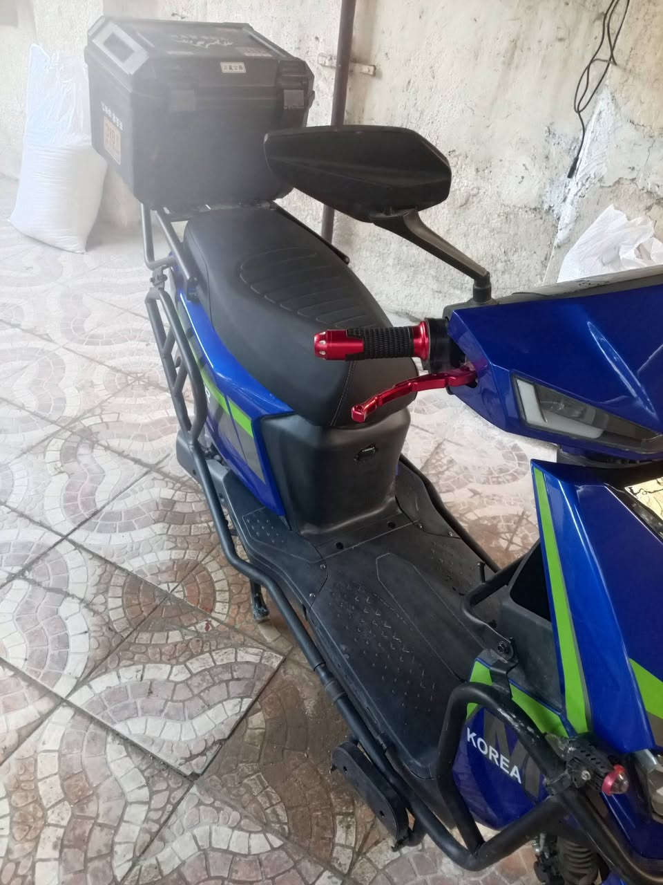 السلام عليكم ورحمه الله وبركاته دراجه شحن نوع سكنس عدد بطاريات 6 جديده طك سليفون مكفوله من كل نواحي ما صار لها يمي ٤ اشهر البطاريات جديده ودراجه كلها جديده شاهد الله اربع نمر نظام رجوع للخلف نظام حماية سرقه رايدها بـ ٧٠٠ وبيها مجال للطيبين للتواصل على هذا الرقم بي واتس اب ***********
