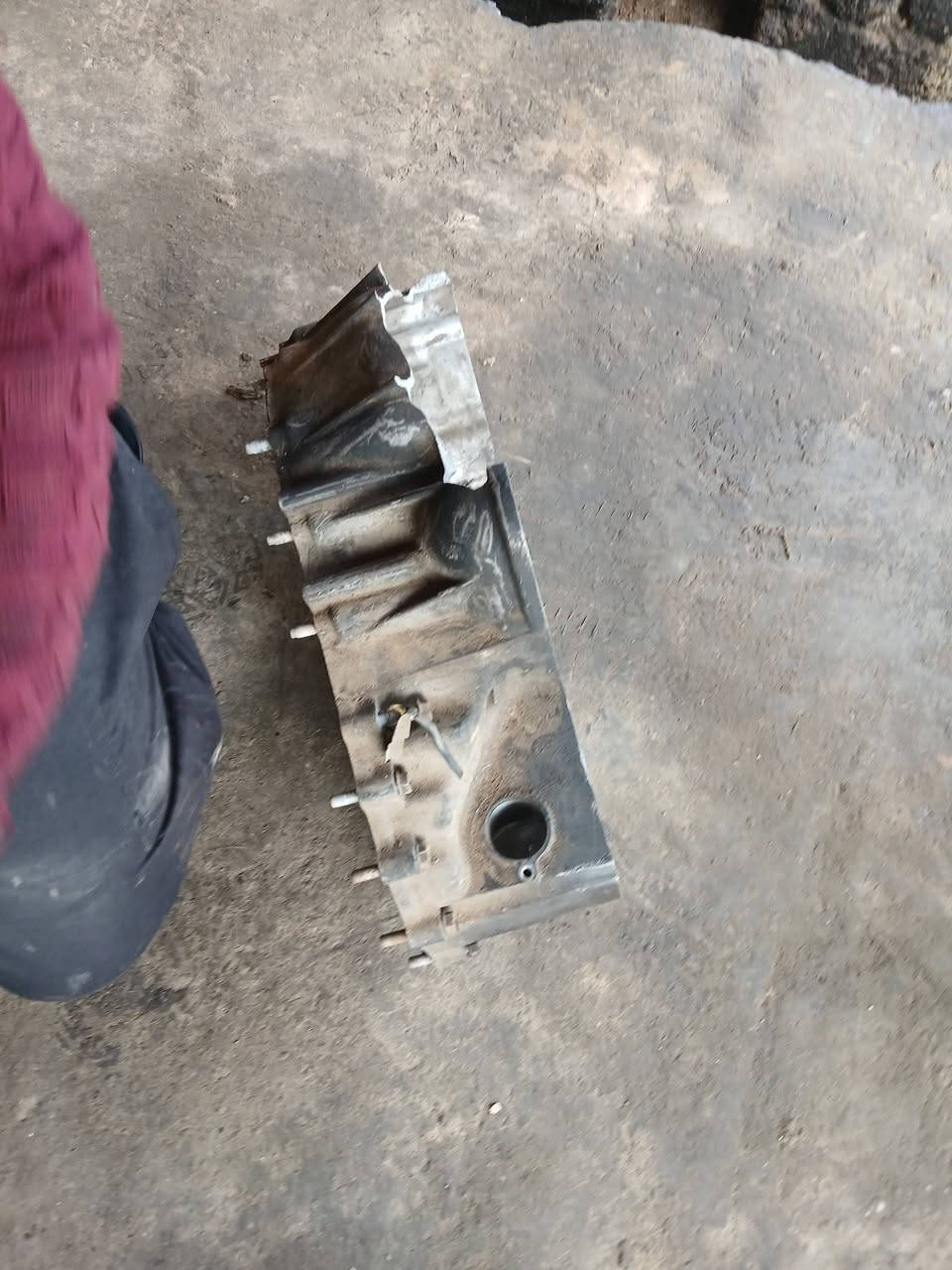 السلام عليكم كير اوتوماتيك مال حاوية انكسر عندي الفنديشن مالة وبدلت كير وبعدين لكيت فنديشن انطي بي ضمان شرط مال حاوية بس بدلت الفنديشن مالة للبيع السعر ١٥٠ الف هذا مو سعرة بس متوازي على بيعته الاستفسار اتصال *********** ***********
