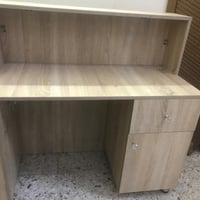 ميز مكتبي • للبيع