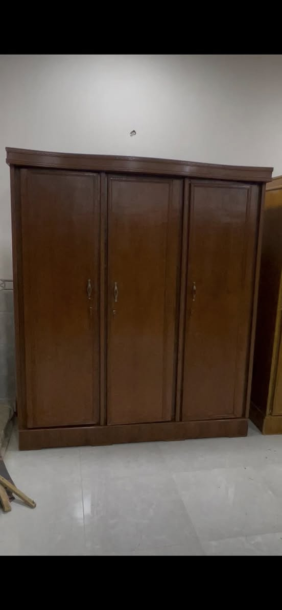 كنتور 4 ابواب السعر 200 وبي مجال 
كنتور 3 ابواب السعر 170 وبي مجال للاستفسار واتساب على الرقم ***********
