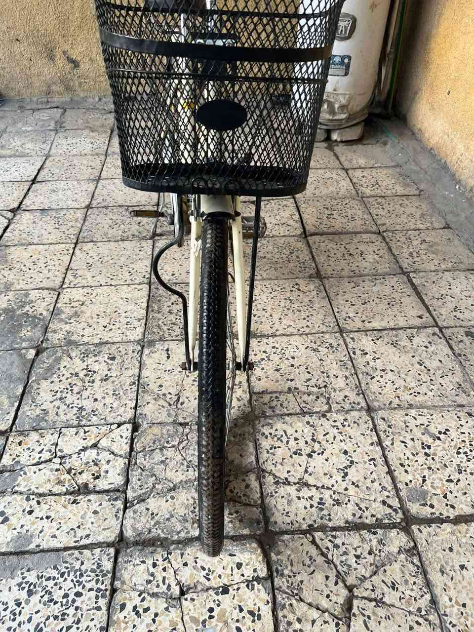 السلام عليكم بايسكل للبيع بناتي حجم26 نضيف العنوان بغداد البياع الشرطة الخامسة التواصل السعر60وبي مجال (***********)
