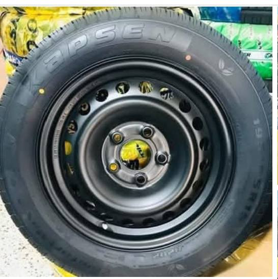 السلام عليكم تخم تاير ويلاه صارلهن شهر من شادهن حجم 15 مصبوغة  حراري 
إنتاج التاير 25 
نوع التاير ابو الأسد نقشه ناعمه
 نوع الويل كوري اصلي 
رقم الهاتف *********** 
الشراي يتصل
