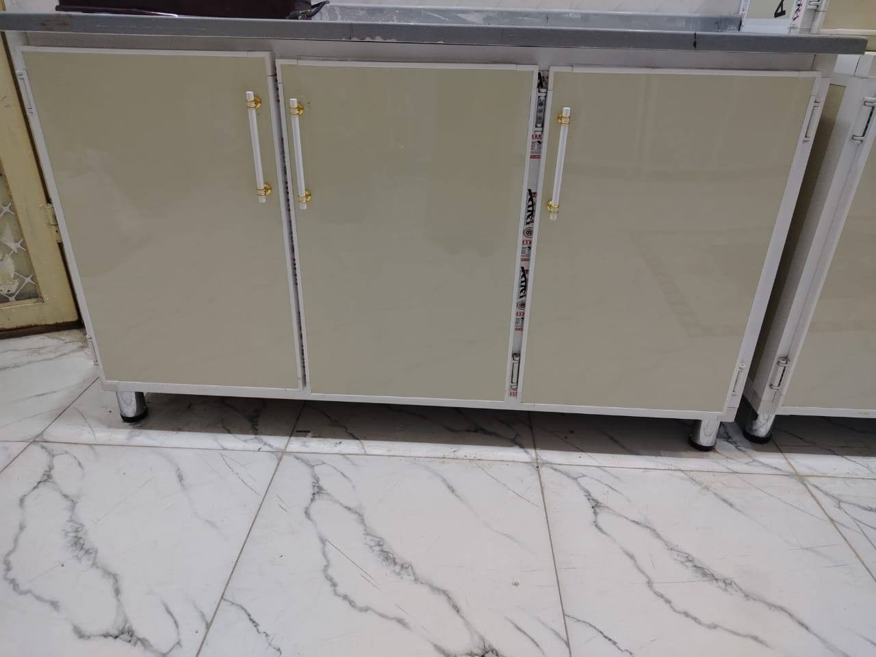 كونتر البيع جديد مامستخدم تسكام ثقيل ٣متار وسنكي متر ونص مرمر شراي يتصل عله رقم *********** بي واساب او خاص دوانيه مااجاوب تعليقات
