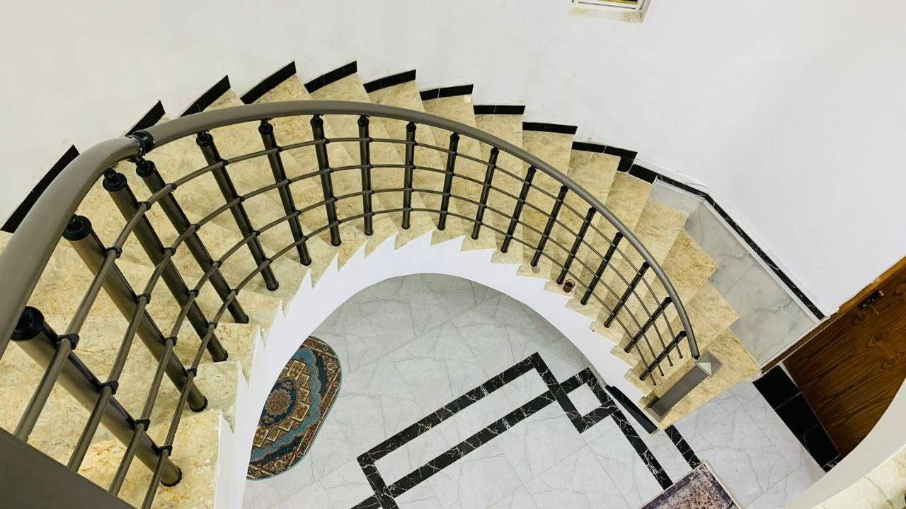 سلام عليكم 
البيت البيع مساحه ٢٠٠م طابقين طابو صرف
العنوان حي جامعه ثانيه مقابيل عمارات المعهد
بناء  حديث سنه 2024
طابق الارضي استقبال + مطبخ بارد+حار +صاله + غرفتين نوم. طابق ثاني 3 غرف نوم + سطح +صحيات عدد 4
السعر اتصل #مكلف بنشر الاستفسار ع الرقم
***********
*********** عمارة, ميسان
