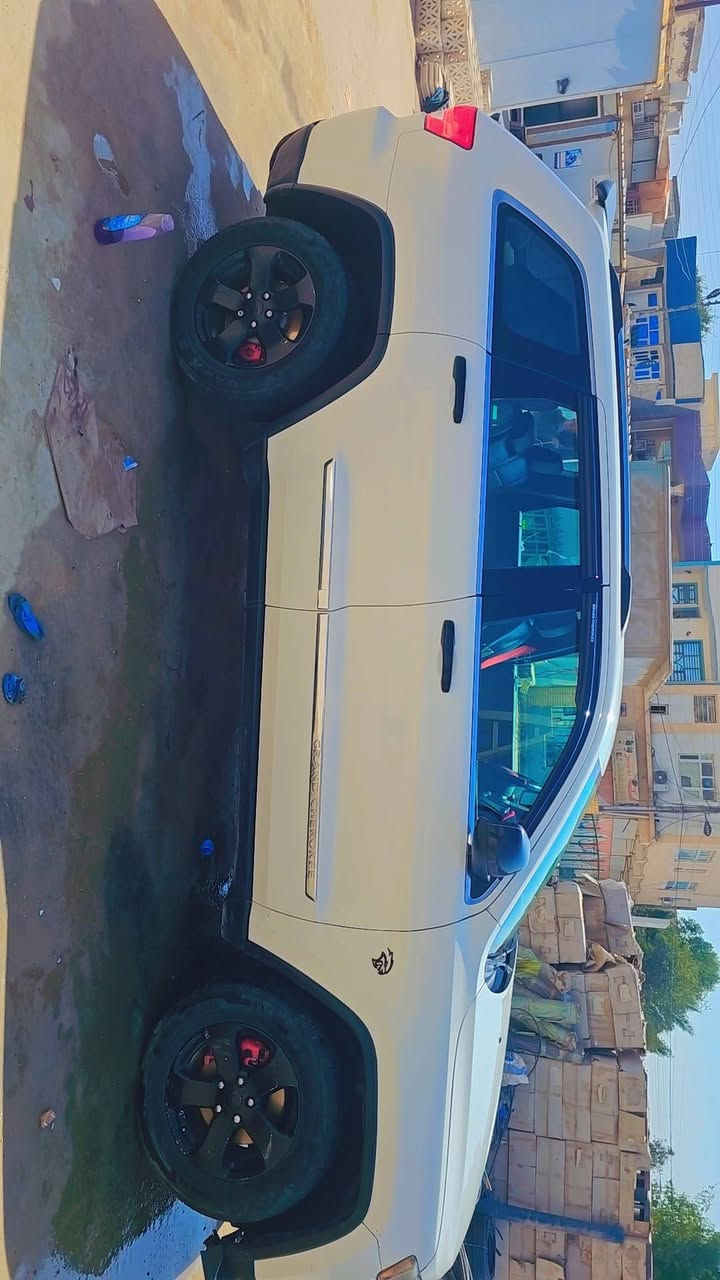 سلام عليكم جيب لاريدو وارد امريكي موديل ٢٠١٣الظرر تلث قطع جامرلغين وبنيد الظربه بجم كير ومحرك شديتهن جدد صدر جديد تايرات اماميه جدد الداخل مثل ماموظح بالفيديو رقم بابل بسمي مكان السياره ديالى نقص تبريد وفيتبم ظعيف لمحرك سته سلندر تو ويل  ***********
