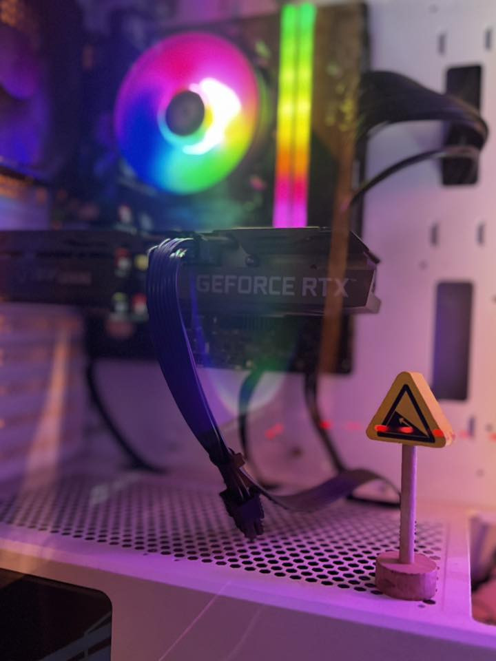 للبيع حاسبة PC Gaming تجميع 🔥
ملاحظة:
❌ ما أبيع قطع
✅ البيع كامل

✅ أغلب كراتين القطع موجودة
✅ الجهاز نظيف واستخدام خفيف

🖥️ المواصفات:

📺 الشاشة:
MSI MAG 275F
27 Inch
180Hz
Rapid IPS
0.5ms
FHD 1080p
FreeSync / Adaptive Sync
HDR Ready

🎮 كرت الشاشة:
RTX 3060 Ti 8GB

⚡ المعالج:
Intel Core i5-13400F
جيل 13

❄️ المبرد:
A_115

🧩 المذربورد:
H610M-E DDR4

💾 الرامات:
16GB XPG RGB DDR4 2666MHz

🚀 التخزين:
M.2 Lexar 1TB

🔌 البور:
Lux 750W

🖥️ الكيس:
NX292 WHITE

🎧 الملحقات:
UPS Offline 1500VA
ماوس + سماعة REDRAGON RGB
كيبورد DK61SE RGB
ميز كيمنگ RGB من TIGER

✅ مناسب للألعاب الثقيلة والتنافسية
PUBG / Warzone / Valorant / CS2 / Overwatch

السعر:    2,000,000 قابل للنقاش

للاستفسار خاص
***********
