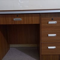 ميز دراسة • استعمال واحد