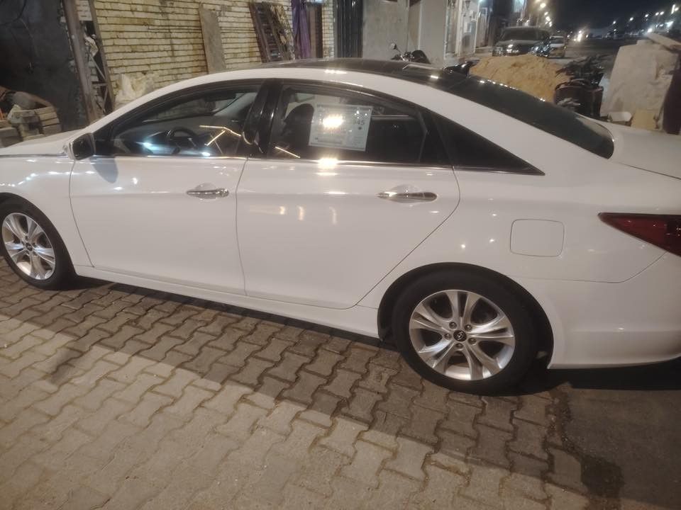 السلام عليكم 🫡 
سيارة سوناتا 2013 فول مواصفات 

بصمة 
فتحة
كشنات كهربائية 
أدوات 🛠️ كص جديد كوريا
محرك دوش 
فول السيارة 
بغداد استفسار (***********
