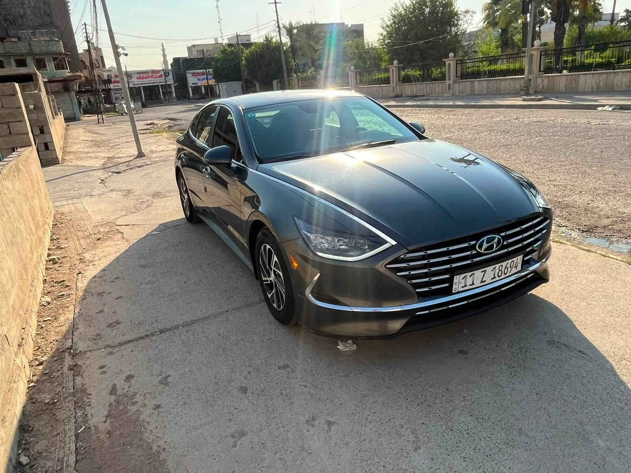 سيارة هيونداي سوناتا 2023، محرك 2000 هايبرد، المسافة 60 ألف ميل. السيارة بحالة جيدة، المحرك، الكير ، وبطارية الهايبرد كلها شرط. بصمة رادار أمامي وخلفي، كاميرا خلفية، تحديد مسار، وقيادة ذاتية. السيارة في الموصل، السعر 161$مجال بسيط. للتواصل: واتساب *********** والسيارة باسمي شرط التحويل بنفس اليوم .” بيها قطعتين نص جاملغ  وباب مبدل اصلي جهة السايق شرط بدون دواخل بدون شواصي 
ورقم الشاصي KMHL24JJ8PA071288
