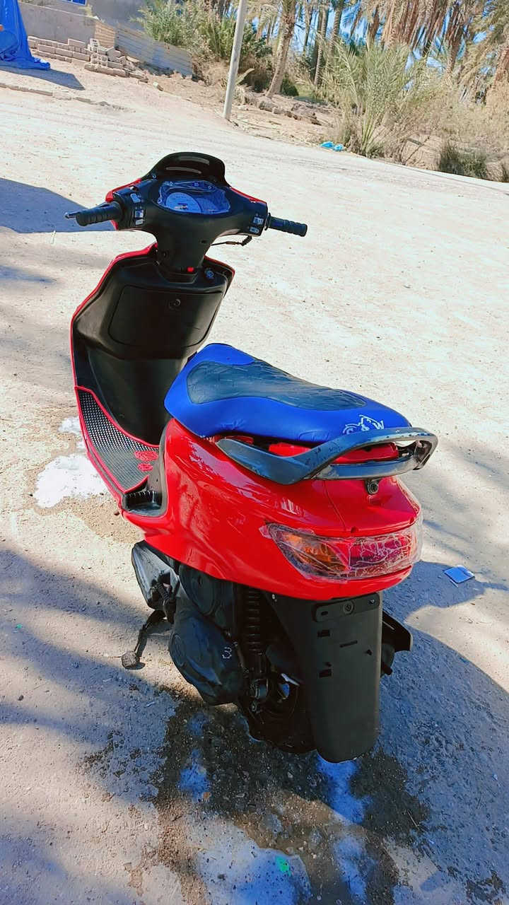 دراجه فراشه للبيع درجه  جهزه من كلشي كلهه شغاله سعر 650وبيه مجل عنون بني منصور الحده رقم الهاتف***********
