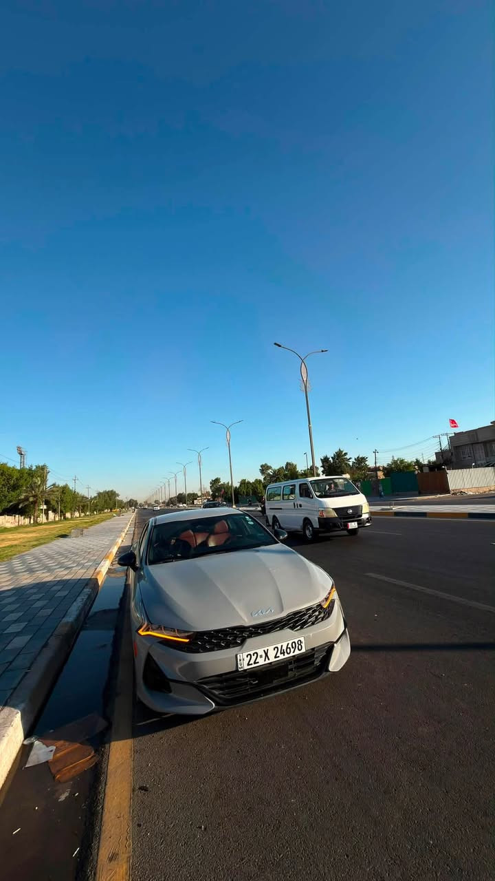 للبيع Kia K5 GT-Line موديل 2024
* موديل: 2024
* الفئة: GT-Line
* الداخلية: أحمر (Red Interior)
* المقاعد: جلد
* تدفئة للمقاعد الأمامية ♨️
* تشغيل بصمة (Smart Key)
* شاشة مع Apple CarPlay وAndroid Auto
* كاميرا خلفية
* حساسات
* مثبت سرعة
* نظام المحافظة على المسار
* مراقبة النقطة العمياء
* جنوط رياضية
* إضاءة LED
* السيارة نظيفة وجاهزة للفحص
*السعر 175 وبيه مجال 
***********
