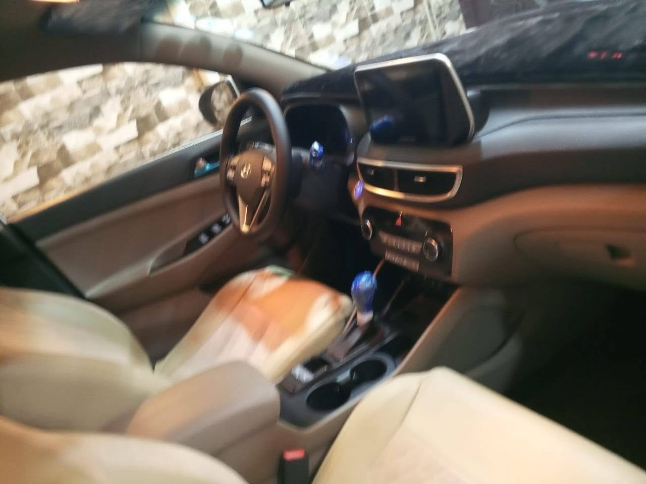 سلام عليكم هونداي توكسان موديل 2019 فول مواصفات عدا سلايت مكاني كركوك للاستفسار *********** مكفولة من كير ومحرك ولا صبغ ولا حالوب ولا تبديل بيها بارد موضح بورقه فحص باسمي شرط تحويل والغرامة ان وجد سياره وارد خليجي الكوري الأصلي هند بريك بلرجل عداد المسافه 92 بطاقة بنزين بي كركوك, العراق
