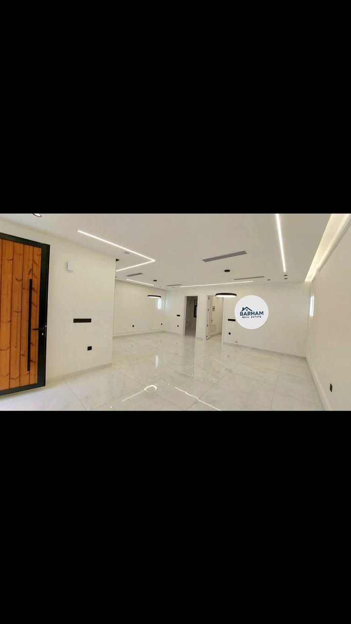 ‏                                      ﷽
                  🏢 خانوو بۆ فرۆشتن 🏢

‏ ‎🔺#کۆدی_ژمارە : 1190
📍#سەرچنار

📍#ناونیشان :-  گردی سەرچنار، نزیک مزگەوتی بیلالی حەبەشی 

‏‌‎🅰️ #ڕووبەر :- ـ   150  مەتر

🌗 #پێشی :-  ـ  7,5  مەتر

🚧 #شەقام :-  10 مەتری

🔶#ڕووی :-  گۆیژە 

      
📮 تێبینی :- خانووێکی دوو قات لە گەڕەکی گردی سەرچنار بۆ فرۆشتن، خانووەکە پێکدێت لە دوو نهۆم بۆ دوو ماڵی جیا دەبێت، خانووەکە تازە دروستکراوە و کەسی تێنەچووە، سیستەمی شۆڤاژ، دەکتی موبەریدە و سەقفی کونافە و لایتی لینەری تێدا بەکارهاتووە.

نەخشەی خانووەکەمان بەم شێوەیە  قاتی یەکەم پێکدێت لە، گەراجی سەیارە، هۆڵ و میوان، مەتبەخ سارد و گەرم، موشتەمەلات و دوو ژووری نوستن 

نهۆمی دووەم میوان، مەتبەخ سارد و گەرم، موشتەمەلات و دوو ژووری نوستن 
...............................
بۆ زانینی نرخی ئەم خانووە ژمارە (1) لە کۆمێنت دابنێ 
................................

‏‌🔸 بۆ زانیاری زیاتر دەتوانن پەیوەندی بکەن :- 
مامۆستا بەرهەم :   *********** 
کاک بەهمەن :         *********** 
.....................
ناونیشانی نوسینگە: سلێمانی تازە،  خوار مزگەوتی ئەبوبەکری صدیق ،جادەی قەنات،فەرعی بەرامبەر دارەسوتاوەکە
..................
تۆی بەڕێز هەر موڵکێکت هەیە دەتەوێت بیفرۆشیت یان بە کرێی بدەیت  دەتوانیت بۆمان بنێری و بێ بەرامبەر بۆت بڵاو دەکەینەوە
