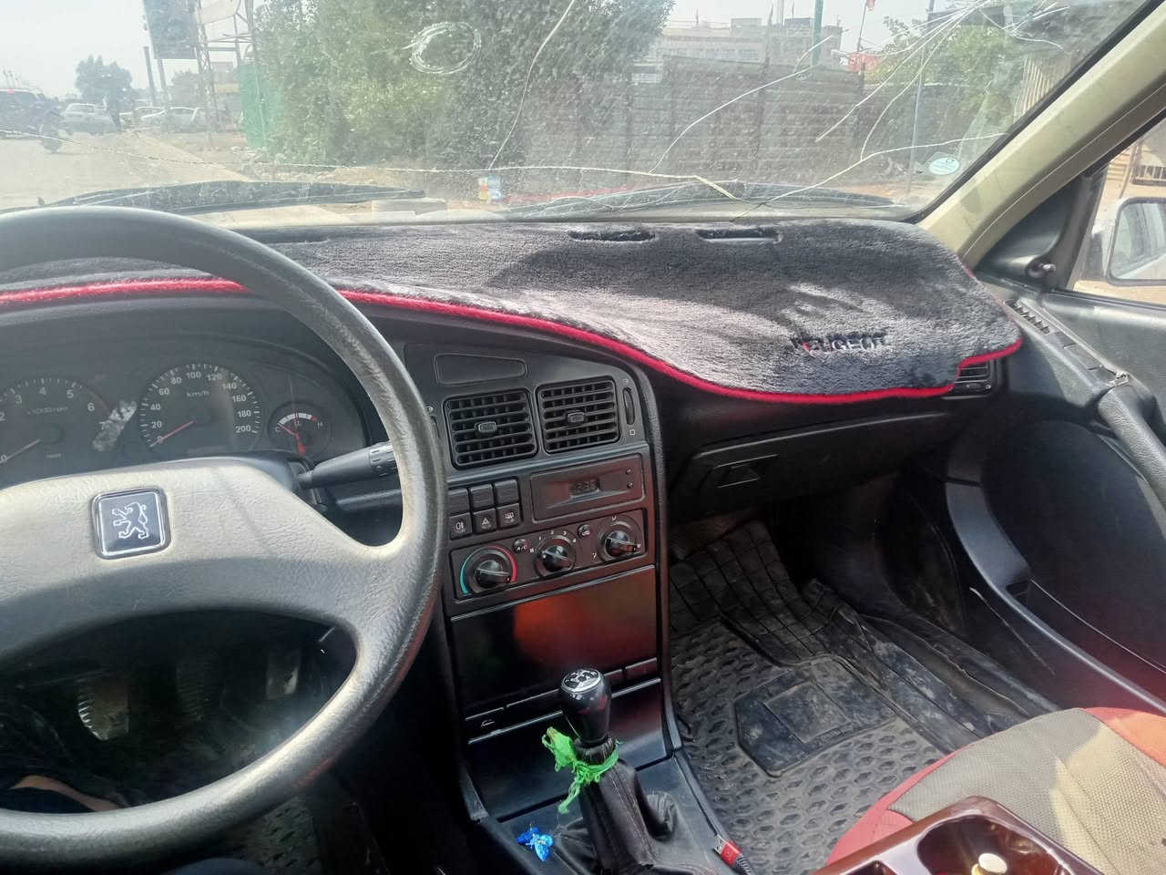 سلام عليكم بيجو روى خصوصي بغداد موديل 2010 لبيع سنوية ل2029 
بيها خياسات و كشرها تعبان 
كهرباء سيارة كلها شغالة وكذالك تبريد + تدفئه شغال و غرفتها شبه جديدة و محرك وكير في حالة ممتازة تهم تأثير وخبير جديد سعرها 25 بيها مجال. مكاني بغداد
***********
