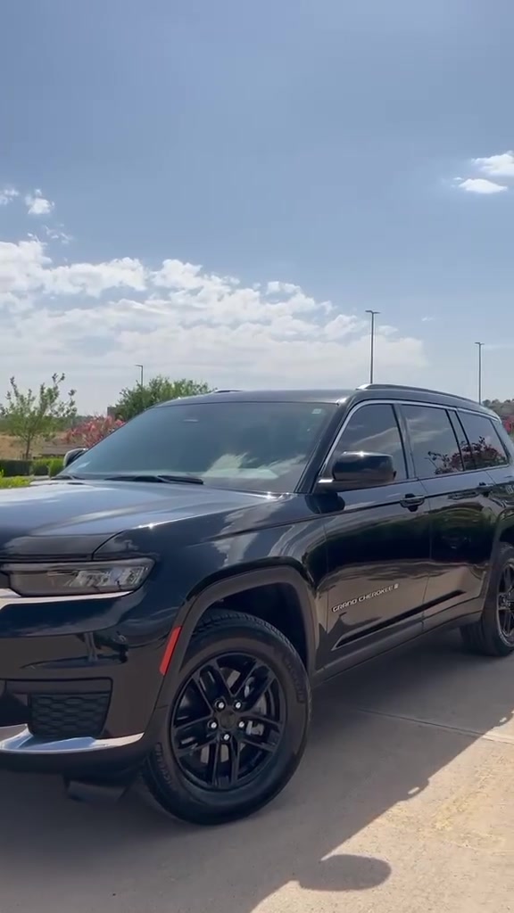 Grand Cherokee L 2024 4×4 
مواصفات لاريدو سلايد 

دەرگایەکی بیلادی گۆڕاوە دەعمی  خەفیفە 
ئێرباگی بەس  شانی سیستەمە
٣ پەڵە  بۆیاخی بچوکی هەیە

1C4RJKAG3R8574831 شانصى

Grand Cherokee L 2024 4×4

 بيها ٣ مكانات صغيرة صبغ  و  باب واحد  مبدل بيلادي 
و بس ايرباك  السكن سيستم
للبيع فقط
***********
مكان سليمانية
