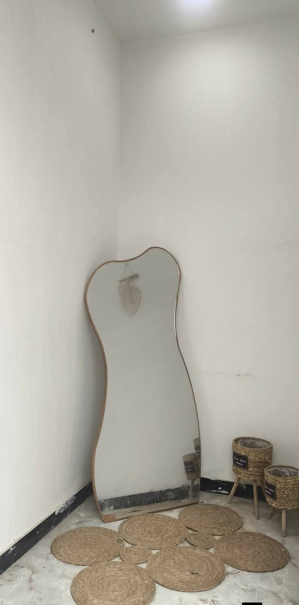 بيت بناءجديد 2025
‏مساحه 200يتكون من 
‏غرفتين وصاله ومجموعه صحيحه 
‏وحديقه داخليه وشلال 
‏مطبخ حار وبارد 
‏واستقبال ومدخل
‏وحمام خارجي 
‏بناء طابوك كونكريت مسلح
‏يبعد عن الحولي 60متر
بيت مرتب وجاهز وكامل على الاخير بالعافيه عالياخذه
للاستفسار اتصل او راسلنا
***********

‏
