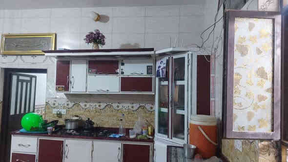 سلام عليكم بيت للبيع المساحه ٢٠٠وبي محلات ٢حاليا مئجرات العنوان بغداد الحسينيه الراشدية شارع الخدمات مسقط قرب مستشفى التركي قريب على مطعم ابو خميس الاستفسار على رقم ***********هاذابي واتساب السعر على الخاص
