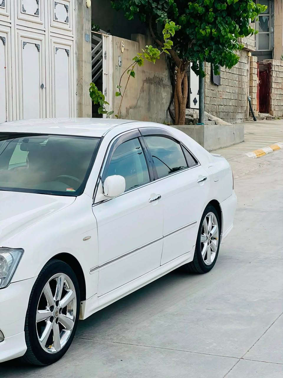 شاهینە بڕااوە ١٨٠ گێر گەورەی مەکینە بچوک کۆدی هەیە
ناو قەیسی ساج سور

 ١١٠ هەزاری حەقیقی ڕۆشتووە یەک دەست بووە کە داخڵبوەبووە لای خۆمان بووە 

٤ تایەو ویلی لۆک لۆکی لە ژێرە دینگەی ستیل

نمونەیە لە جوانی ناو دەری یەک لەیەک جوانترە 

٢٥٠ مەسرەفی نیە کامل کامل مەسرەف کراوەڕۆنی گێڕو مەکینەی گۆراوە بانسەکانی تازەن پلاکەکانی کامل گۆراون کامل سێرڤس کراوە 

هەیکەلی قوپو چاڵی نیە ساجەکانی نەشکاون 

دەعمو لێدراوی نیە دوکەڵی نیە سەقفی وەک شوشەیە 

سەیارەکە بەس لە سایەقەی کەمە هەر عەیبو گەڵایەک ببڕە 

سعریشی ٥٨ مەجالێکی کەمی تێدایە 
شوێن قەڵادزێ

***********
