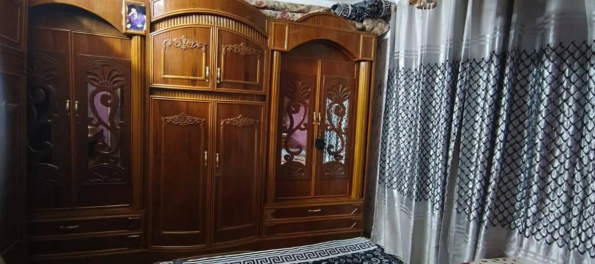 غرفة اخشاب عراقي نفخ 
السعر 650 بيه مجال مكاني كربلاء ملاحضة بيه كسر قليل بلتختة  
رقمي ***********3
