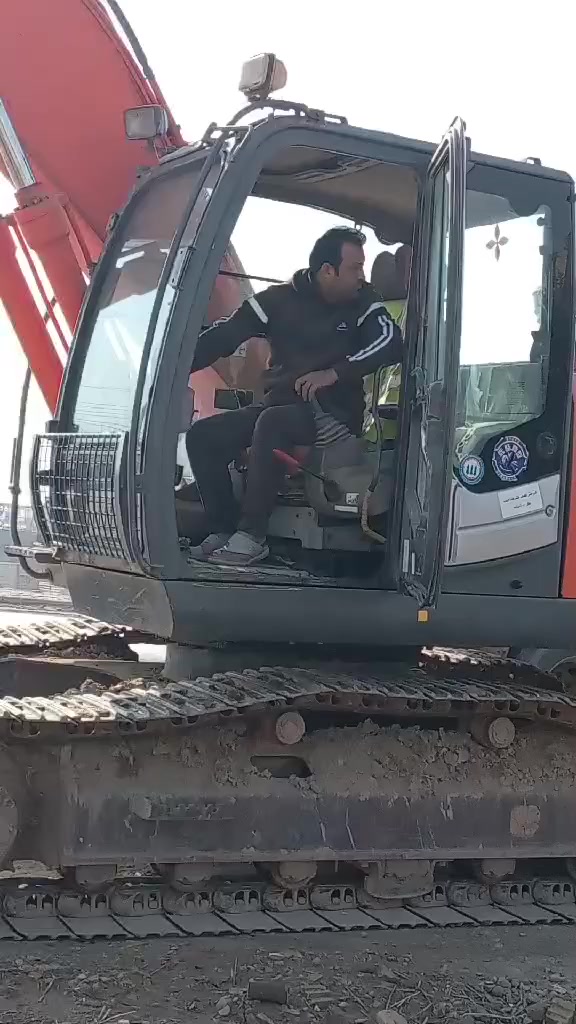 السلام عليكم حفارهZ3 2010 منفيس تحويل ثاني يوم بأسم المشتري للأستفسار الاتصال ع هذه الارقام ***********
***********
