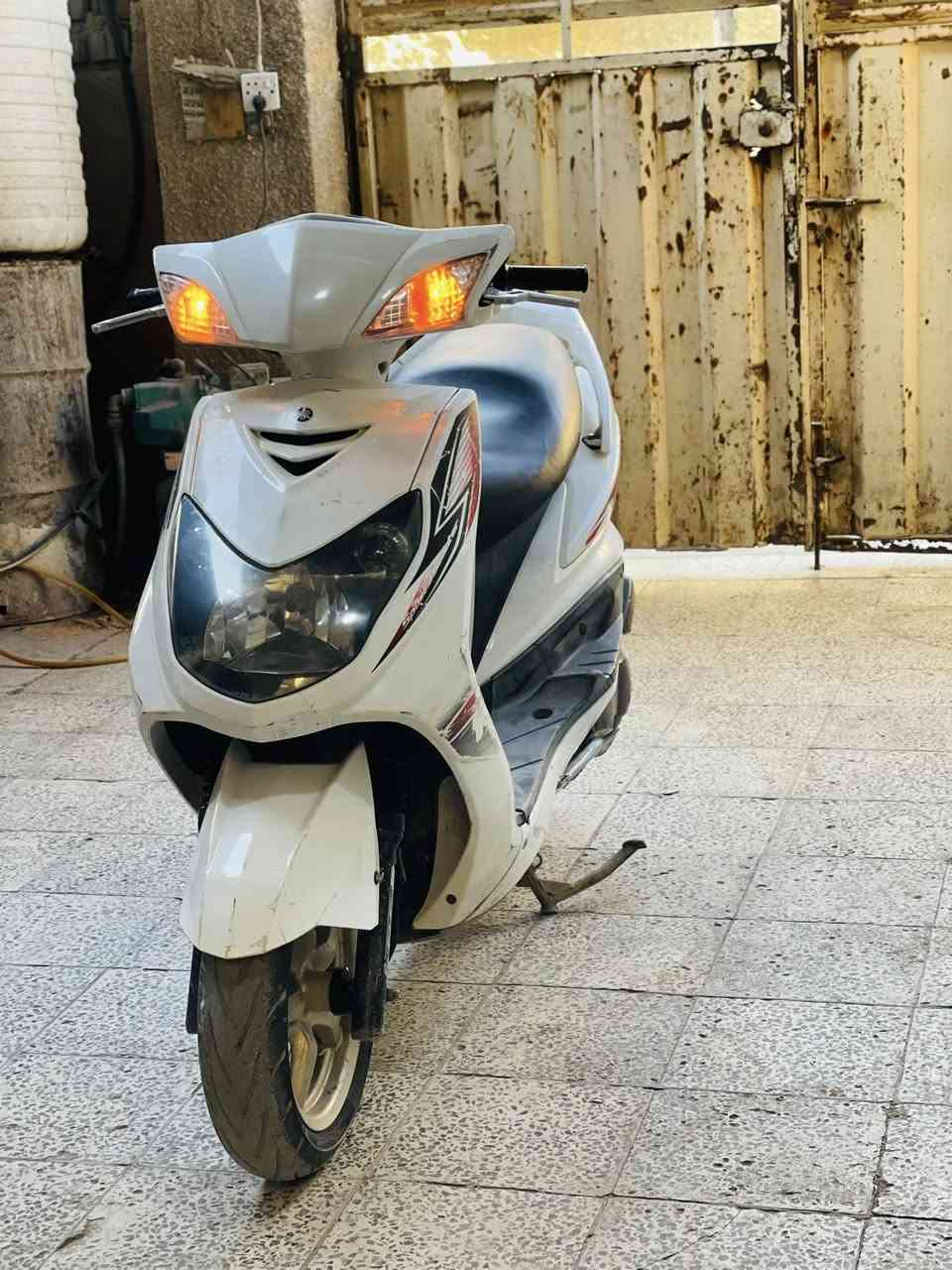 السلام عليكم للبيع سكنس فحل نوزل خطين مكينه مكفوله كله شغاله من طول لطول مابيه نقص دراجه جاهزه وخير من الله ودراجه نكره بكل وقت ودراجه مال جناي وخير من الله سعر (٨٥٠)دراجه جديده بمعنى الكلمه الله شاهد مكاني بغداد جديده الامين الثانيه 
هـ/‭٠٧٨٨ ٦٩١ ٩٩٠٥‬
