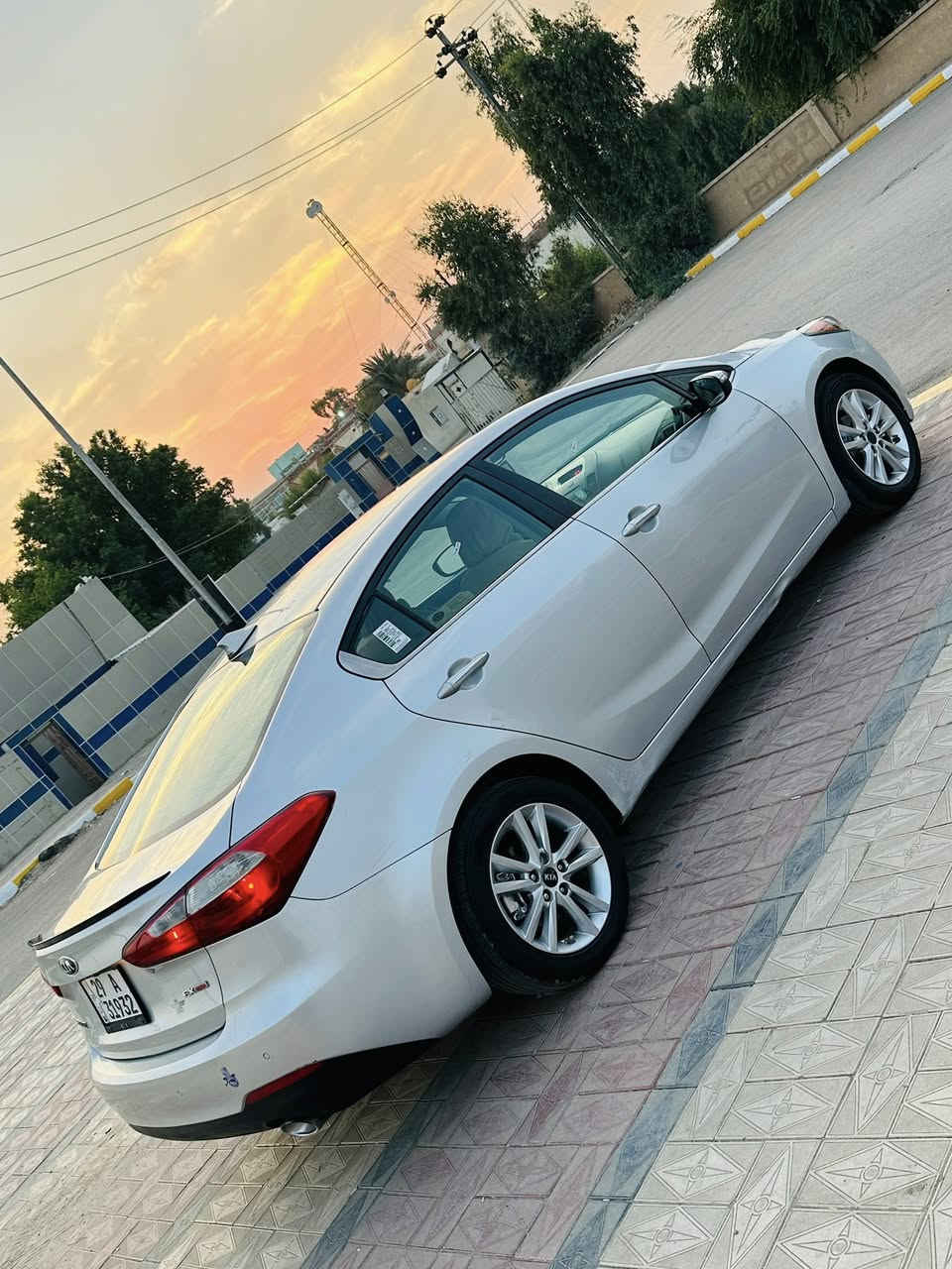 السلام عليكم سياره كيا فورتي أمريكيه للبيع موديل 2015 رقم واسط حره تحويل مشروع وطني الرقم الدولي ضررها تبديل جاملغ أمامي صبغ بنيد وصبغ الهلال الخلفي محرك ٢٠٠٠ شاشه كاميرا تحكم جهتين مرايات شفط ويل كروم تبريد حداديه السعر 105 ورقات وبيها مجال بسيط للشراي مكان السياره ناصريه الشموخ للإستفسار *********** *********** أرقامي بيهن واتساب
