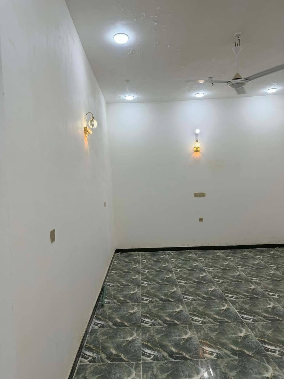 مكتب عقارات ألـــتـوبي
بيت للبيع طابو صرف حي شرطه صوب الصغير 
مساحه 135م سعر85 للستفسار مراجعة المكتب او نتصال ***********
