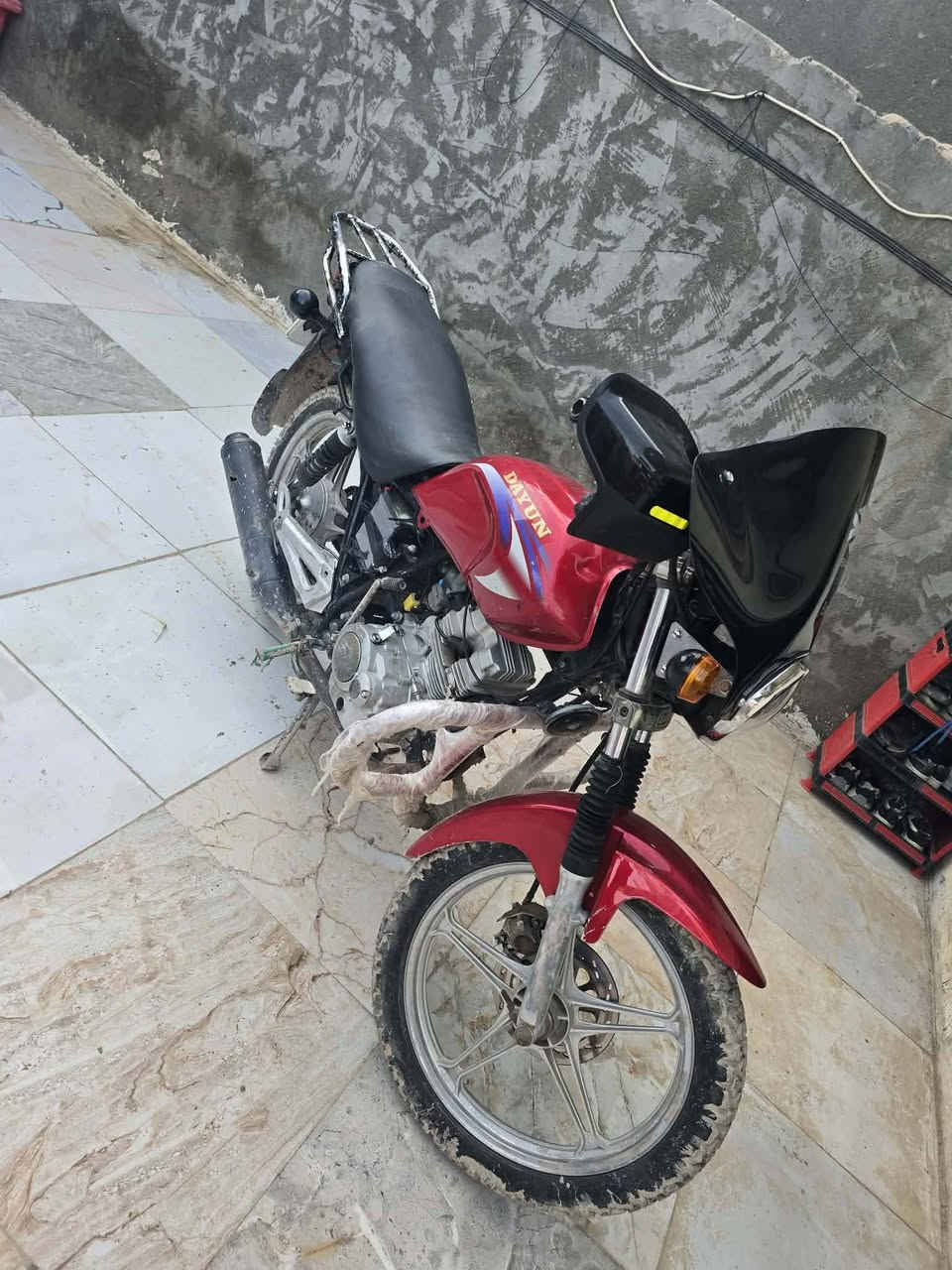 دايوان نظيفه وحلوه نكره سلف من البيت الشارع تخبل كامله اوراقها كامله منفيس كلشي كامل بيها 
سعر ٥٠٠


**إذا كنت صاحب هذا الإعلان وتريد حذفه لأي سبب، رجاءا أرسل رسالة إلى الدعم الفني**