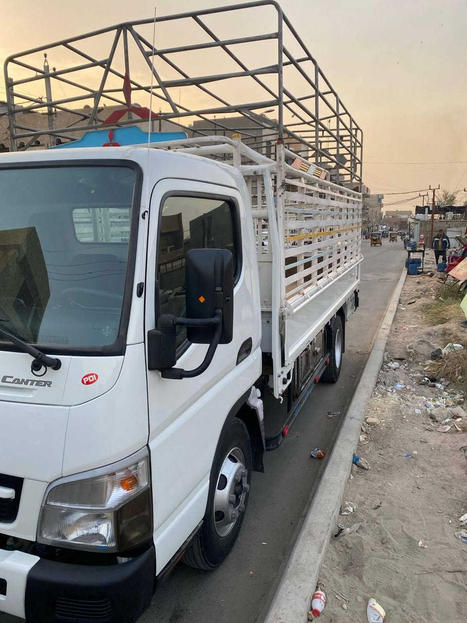 السلام عليكم كنتر مديل ٢٣ السياره تخم تاير محجر سنويه  ٣٨٠٠ طن بغداد مداور ثاني يوم  جاهزه بدون صبغ مكان بغداد جميله السعر *********** / ***********
