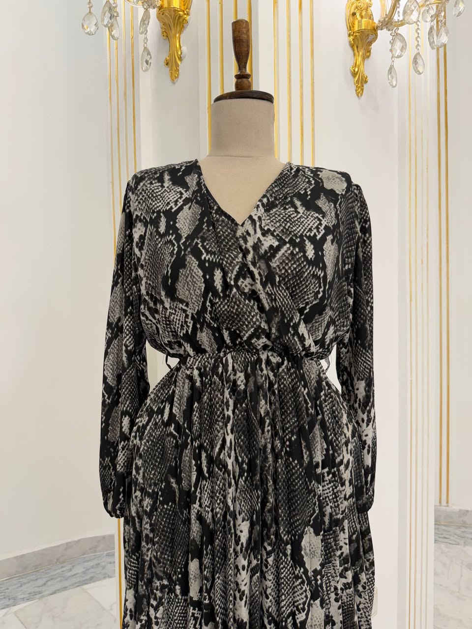 فستان شيفون مبطن .
السعر ( ٣٠ ) ألف دينار و يوجد توصيل لكل محافظات العراق .
الحجز على رقم الواتساب *********** .
التفاصيل :
١ - مدة التوصيل خلال ٣ أيام .
٢ - طريقة البيع مفرد .
٣ - المخزون المتاح ٧٨ قطعة .
٤ - الأحجام المتاحة ١ ، ٢ ، ٣ و ٤ .
٥ - الألوان المتاحة الأسود ٢٠ قطعة .
٦ - الخامة شيفون عالي الجودة مع بطانة داخلية ناعمة .
٧ - التصميم أكمام طويلة ، خصر مرن و قصة كلوش منسدلة .
٨ - رقم ١ يلبس قياس ٣٨ و ٤٠ - رقم ٢ يلبس قياس ٤٢ و ٤٤ - رقم ٣ يلبس قياس ٤٦ و ٤٨ - رقم ٤ يلبس قياس ٥٠ و ٥٢ .
