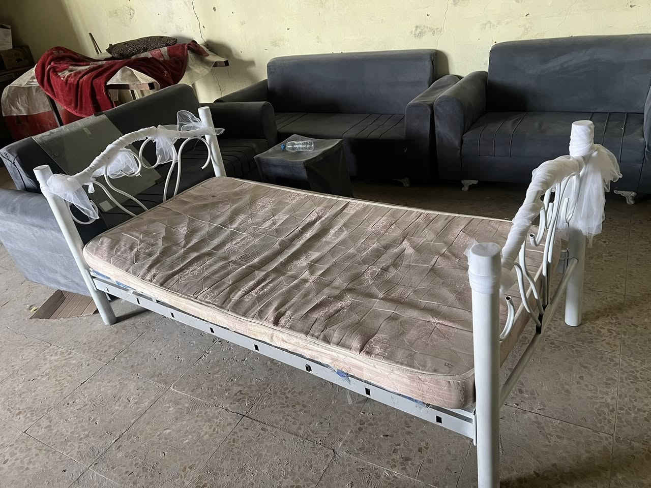 جربايه نفر مع الدوشك نضيفه وجاهزه 55 قفل واكو توصيل ***********
