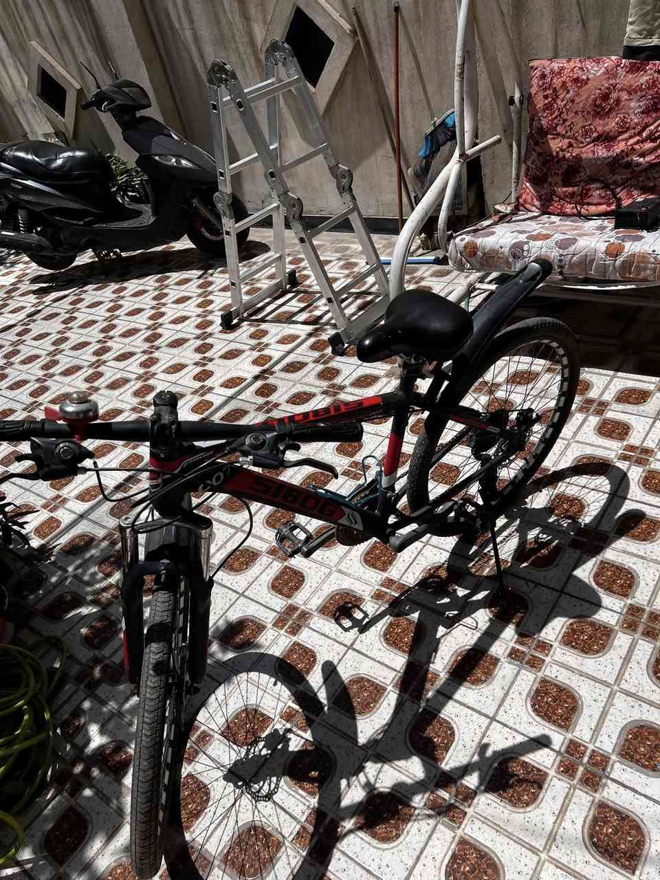 بايسكل شبابي للبيع حجم 26  والمنيوم خفيف وسريع وبي كير  وبريكات دسك ونضيف  ب60  مكاني الحرية 
***********
