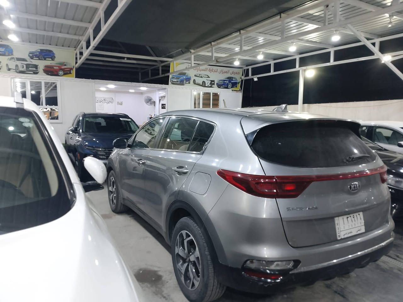 سلام عليكم كيا سبورتج محرك 2400شاشه كامره بلاجكتر رادارت  موديل 21 ورد امريكي بيه قطعتين صبغ بدون تبديل بدون شاصي رقم مثنئ حره تحويل ثاني يوم السعر 165 وبيه مجال *********** او ***********
