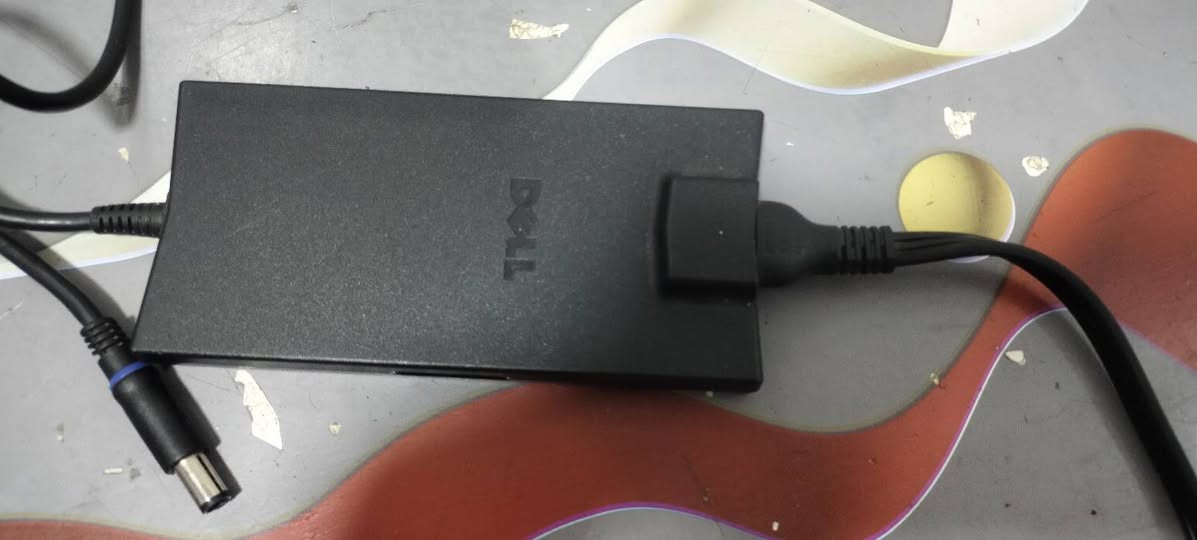 لابتوب dell للبيع 🔥
بسعر مناسب
نظيف جدا، مناسب للدراسة والتصميم والبرمجة والبحوث وكافة الاعمال المكتبية بشكل سلسل جدا 🩵 وايضا سريع بالالعاب وينطيك سلاسة حلوه✨
‏
‏المواصفات التقنية ...
‏المعالج / Core i7v pro جيل ثامن
‏الرام / 16GB
‏التخزين / 512GB
‏الكيبورد ضوئي ✨
‏ملحقاته كاملة
‏- شاحنته
‏- ماوس مع باد ماوس
‏- حقيبة جديدة
‏السعر 325 الف وبيه مجال
‏متواجد ماسنجر
‏واتساب /***********
توصيل مجاني تكريت-بيجي
