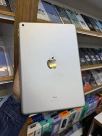 ايباد 9 ذاكرة 64  بطارية 88  نظافة 100‎%‎ كامل ملحقات 07872686866