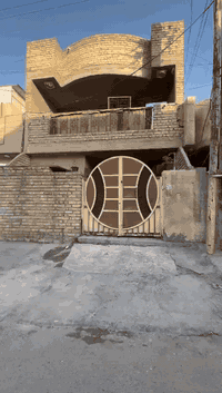 بيت للبيع في  بغداد / الكرخ / منطقة الري 🌟
المساحة 90 متر – واجهة 6.5 متر

🔹 تفاصيل البيت:
 • مدخلين (باب على المطبخ + باب على الاستقبال)
 • استقبال مع حولي متصل بالبيت
 • غرفتين نوم بالطابق العلوي
 • مطبخ واسع + مخزن صغير
 • حمامين
 • تصميم عملي ومناسب للعائلة

✅ البيع مباشر، بدون أقساط وبدون مبادرة
💰 بسعر مناسب

للاستفسار والتواصل حصراً على الرقم:
📞 *********** (صاحب الدار)

ملاحظة غير متواجد على ماسنجر فقط على الرقم وعلى الواتساب
