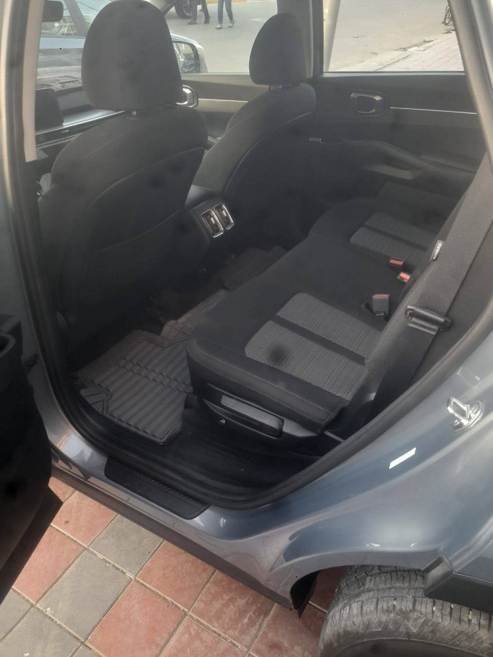 السلام عليكم للبيع سورنتو موديل 2024
وارد امريكي الضرر موجود ويا الصور 
السياره بأسمي تحويل ثاني يوم 
حساس جانبي🌟
حساس امامي 🌟
حساس خلفي 🌟
تثبيت سرعه🌟
تحديد مسار 🌟
تشغيل بصمه 🌟
اشاير بل المري🌟
سياقه ذاتيه🌟
دخول ذكي 🌟
7 راكب 
السعر230 ورقه 
الاستفسار الاتصال ***********
