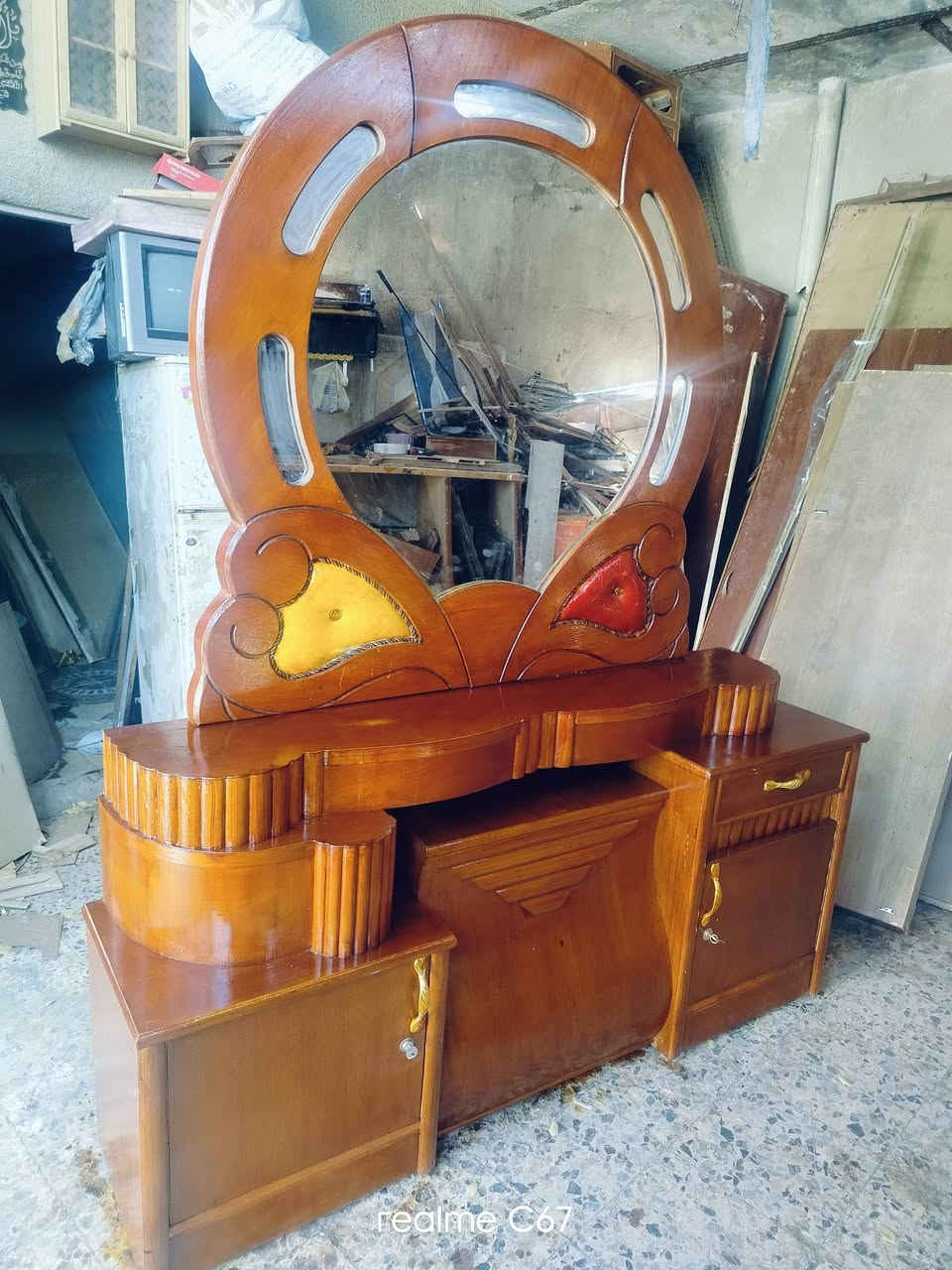 ميز مرايا نظيف كلش السعر 65الف نهايته للتواصل العماره حي النداء//***********
