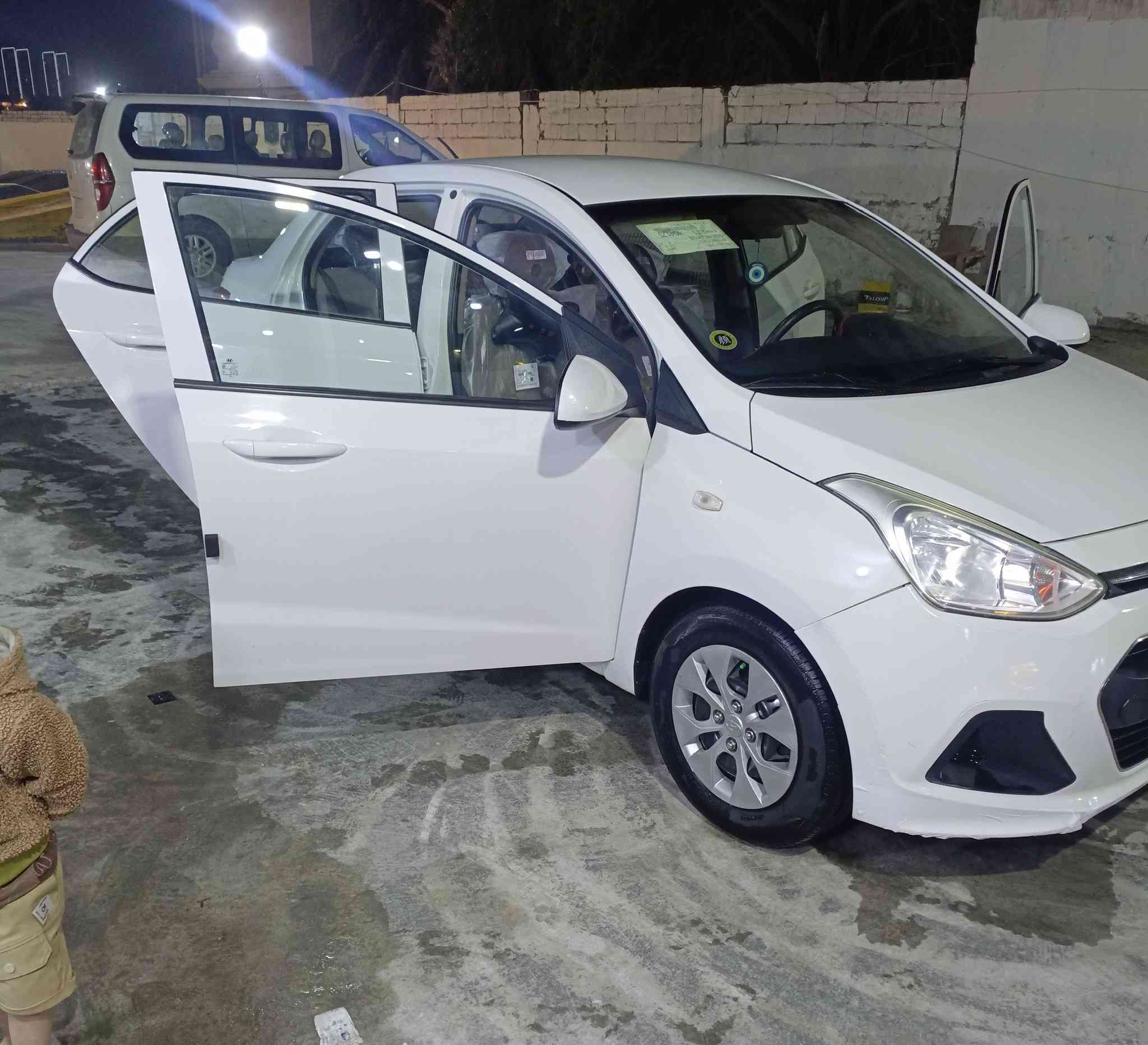 اسلام عليك
 هونداي i10 خليجي 2016 صندوك رقم بغداد السياره على حاله الوكاله من جميع النواحييي
- كير محرك برغي مامفكوك بيهه 💯
-صدر امامي خلفي جديد 💯
-تبريد ثلج تدفئه 💯
-تخم تاير جديد 💯
-شاشه كامره دواره اصليه 💯
-نظام التحكم بالمازدات ارتفاع ونزول
السياره نظيفه بمعنى الكلمه مواصفاتهه حلوه  وسياره ماناقصهه برغي بالواقع احلى من الصور تجي وتفحص بعينك ... انصبغ بيهه قطعتين فقط اثر شخوط خباثه الله شاهد بدون دواخل والسونر موجود بصور... رايدهه  84 وبيهه مجال قليل حك الجيه الشراي يتصل 
📞*********** مكاني بغداد /الكريعات
