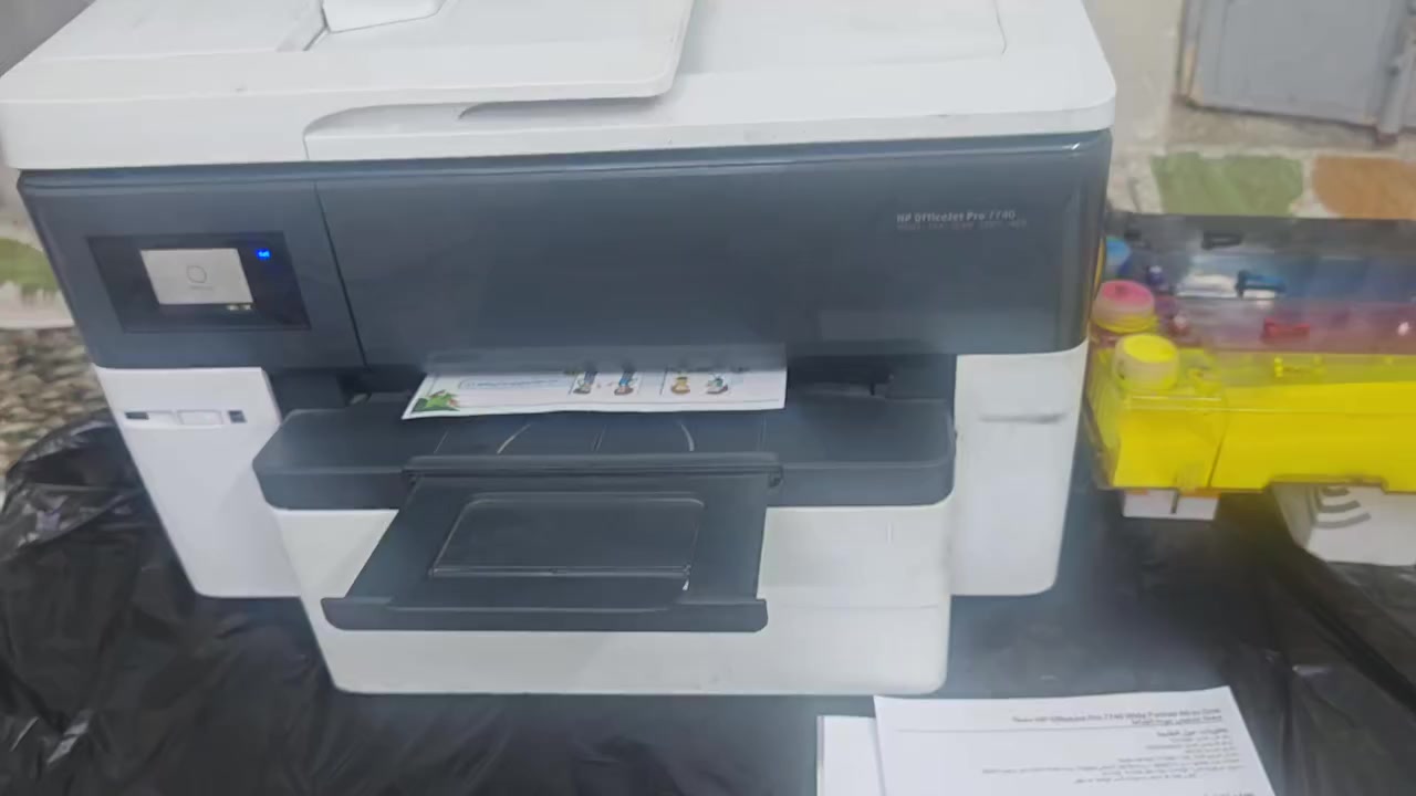 طابعة hp 7744 حجم A3 و A4 منظومة خارجية بيها حبر خير من الله نص لتر يعني يكفيك ٢٠ الف نسخة طباعة فقط اكرر طباعة فقط مو استنساخ وايفاي من الموبايل والحاسبة سعرها ٣٠٠ الف توصيل بغداد فقط بتكسي مادزها بشركات توصيل لان يعدموها موبايل ***********
